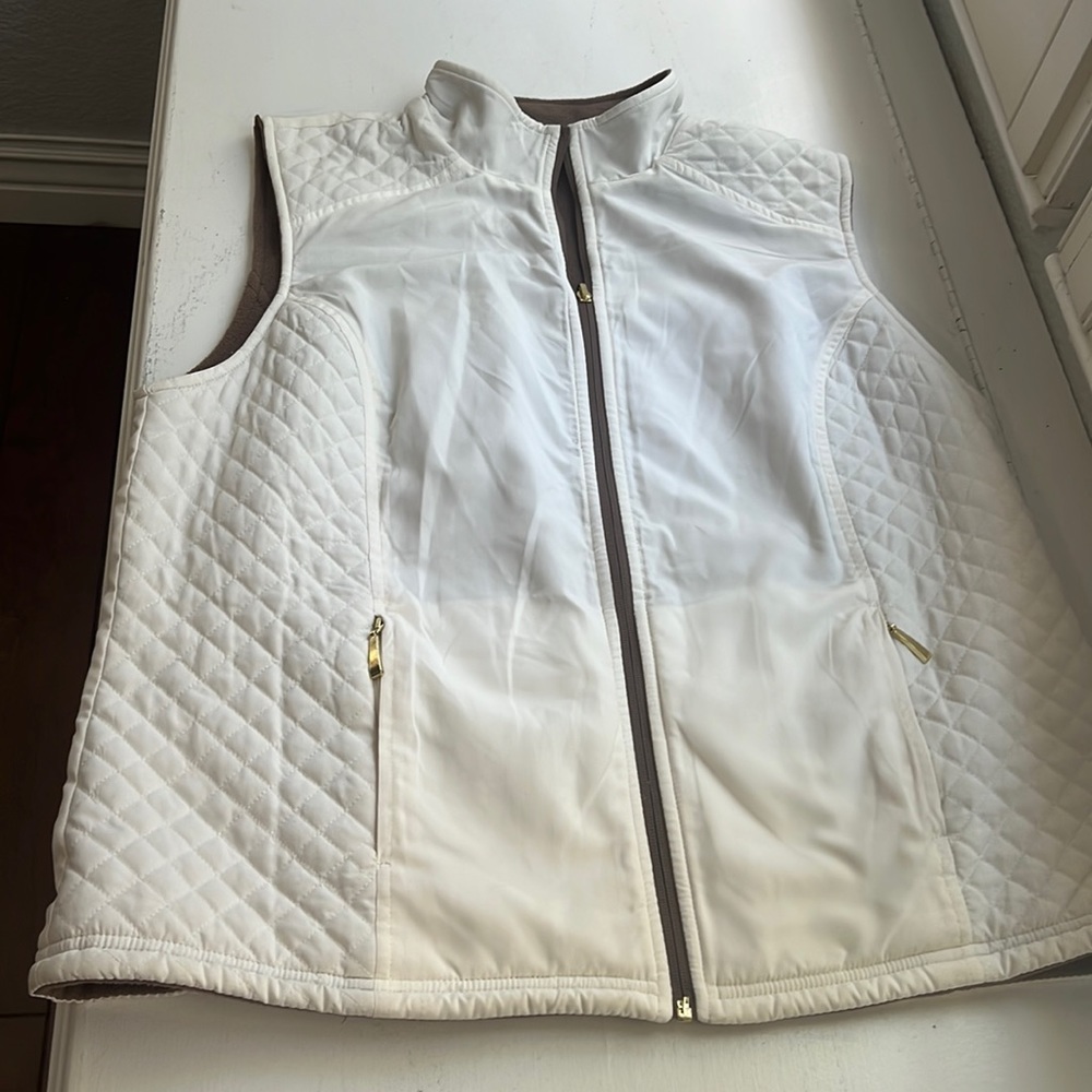 Reversible vest